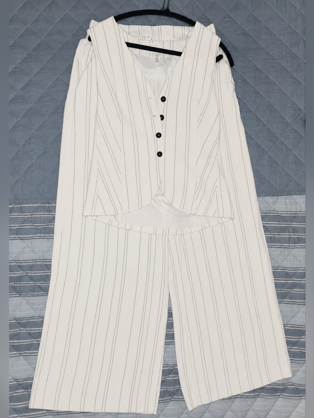 Beautiful H&M Pinstripe Two-Piece Matching Set (Vest & Wide-Leg Pants)